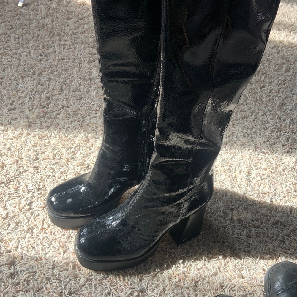 Circus by Sam Edlerman, Black leather platform boots
